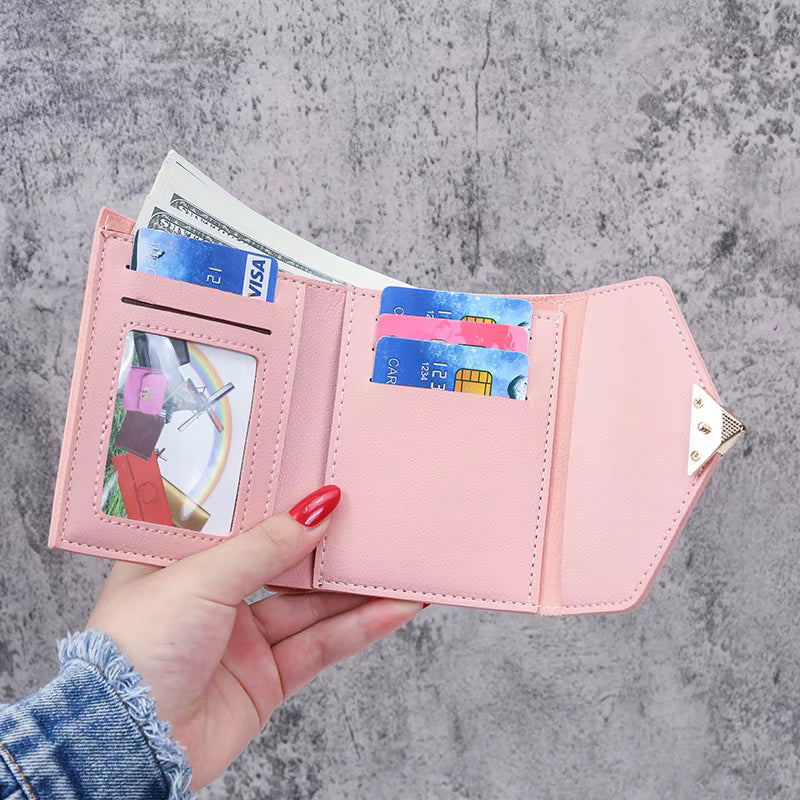 Cartera corta con cerrojo de corazón para mujer,
